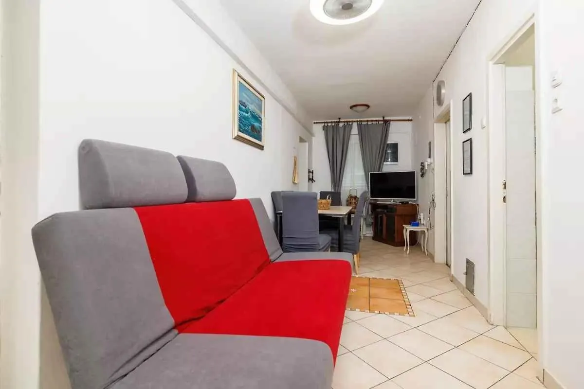 Apartment In Dramalj 51201