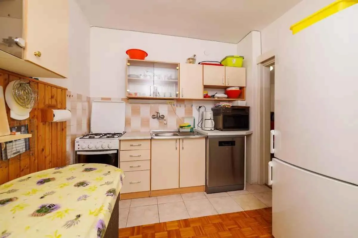 Apartment In Dramalj 51201