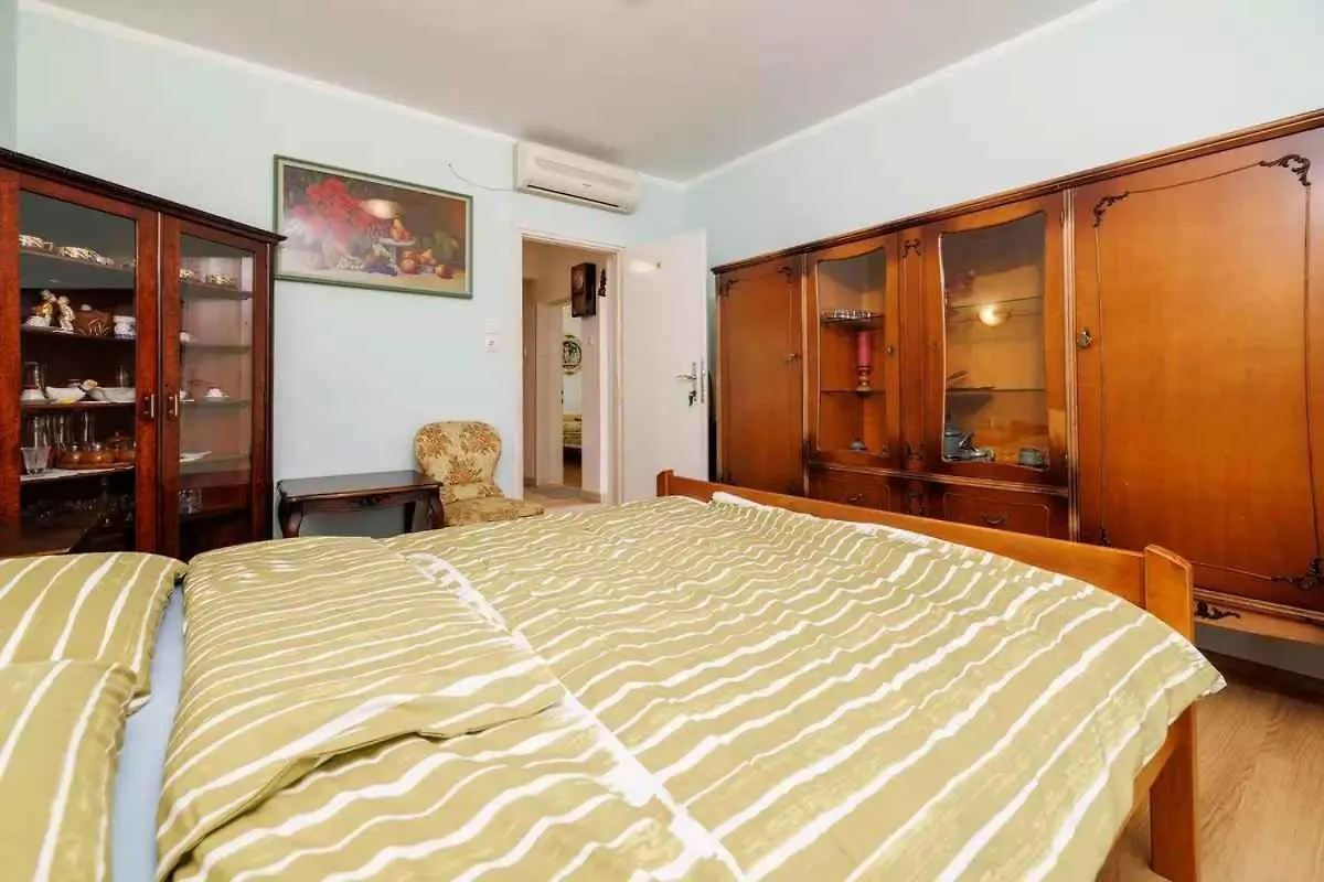 Apartment In Dramalj 51201