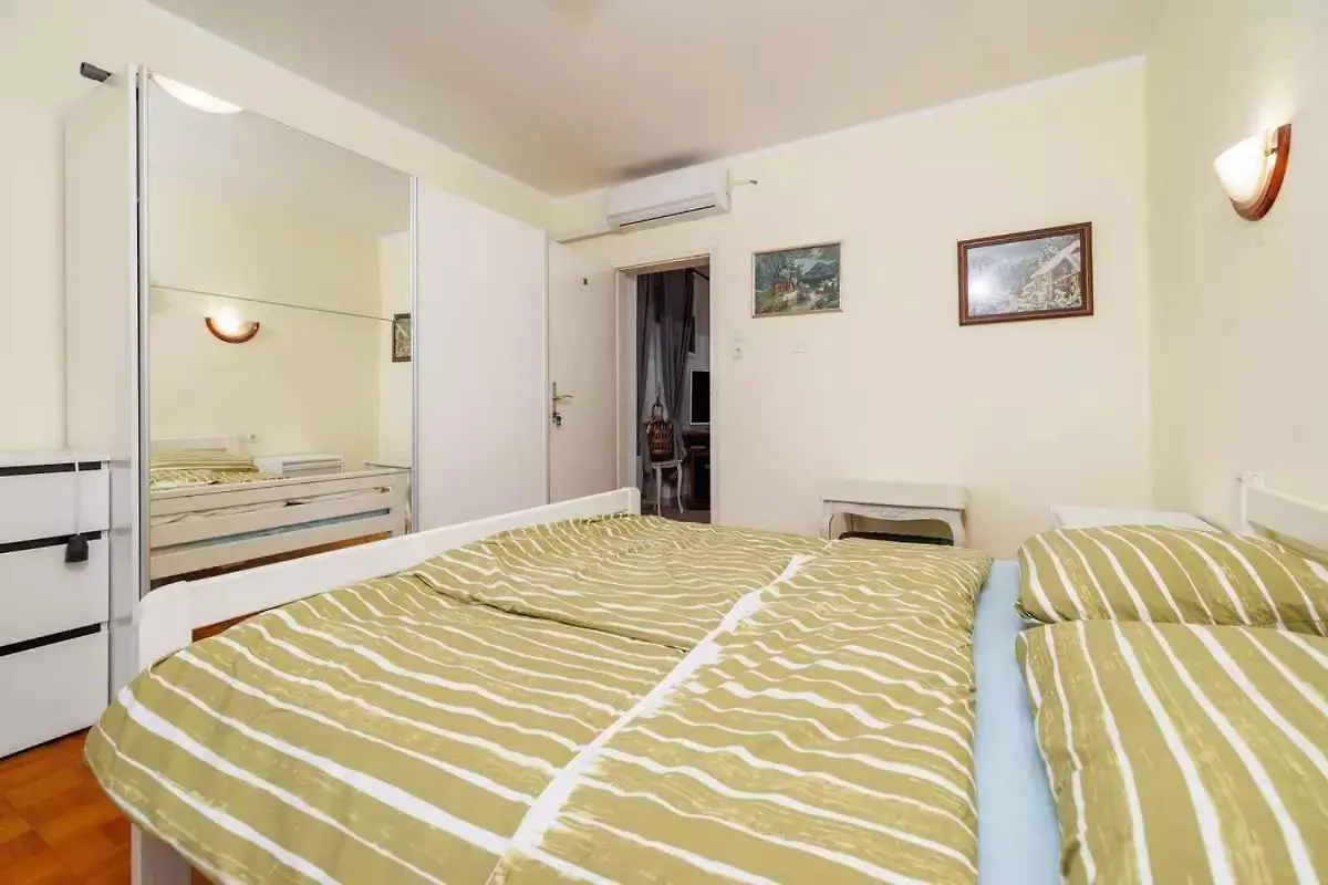 Apartment In Dramalj 51201