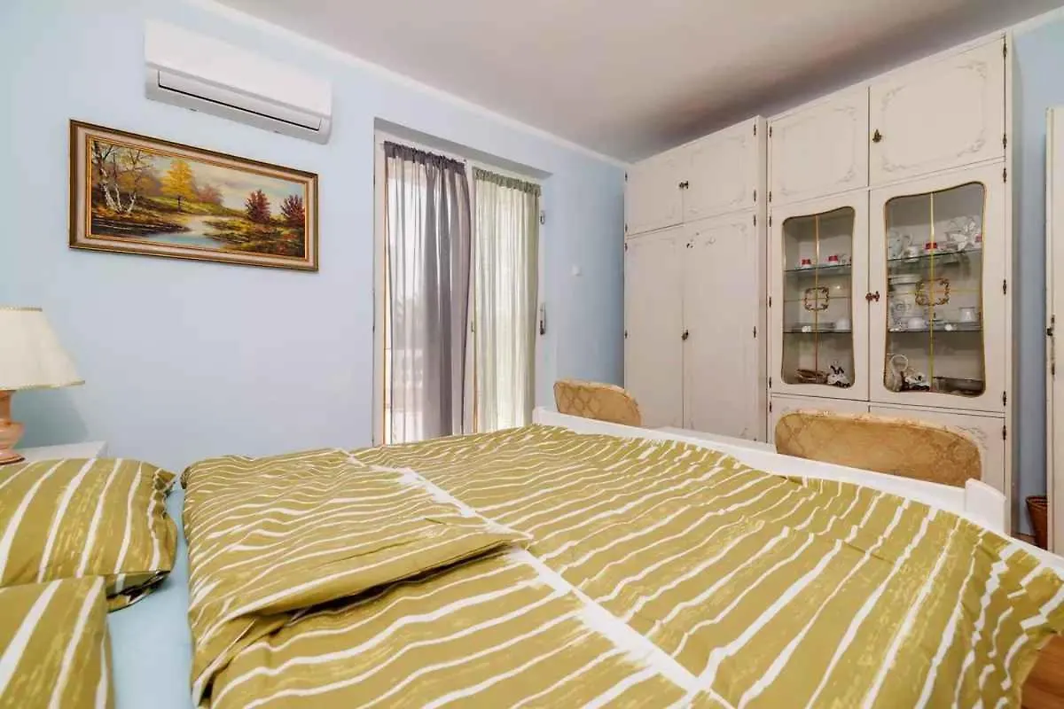Apartment In Dramalj 51201