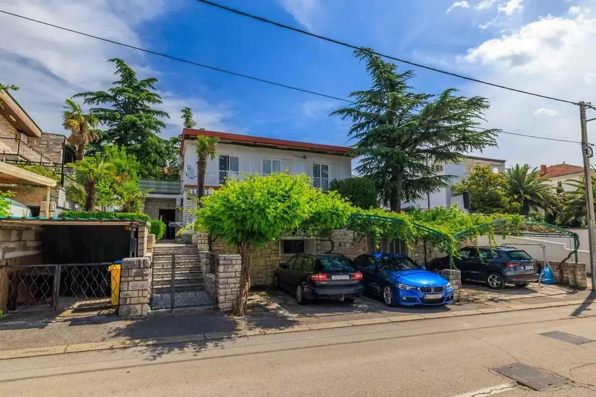 Apartment In Dramalj 51201