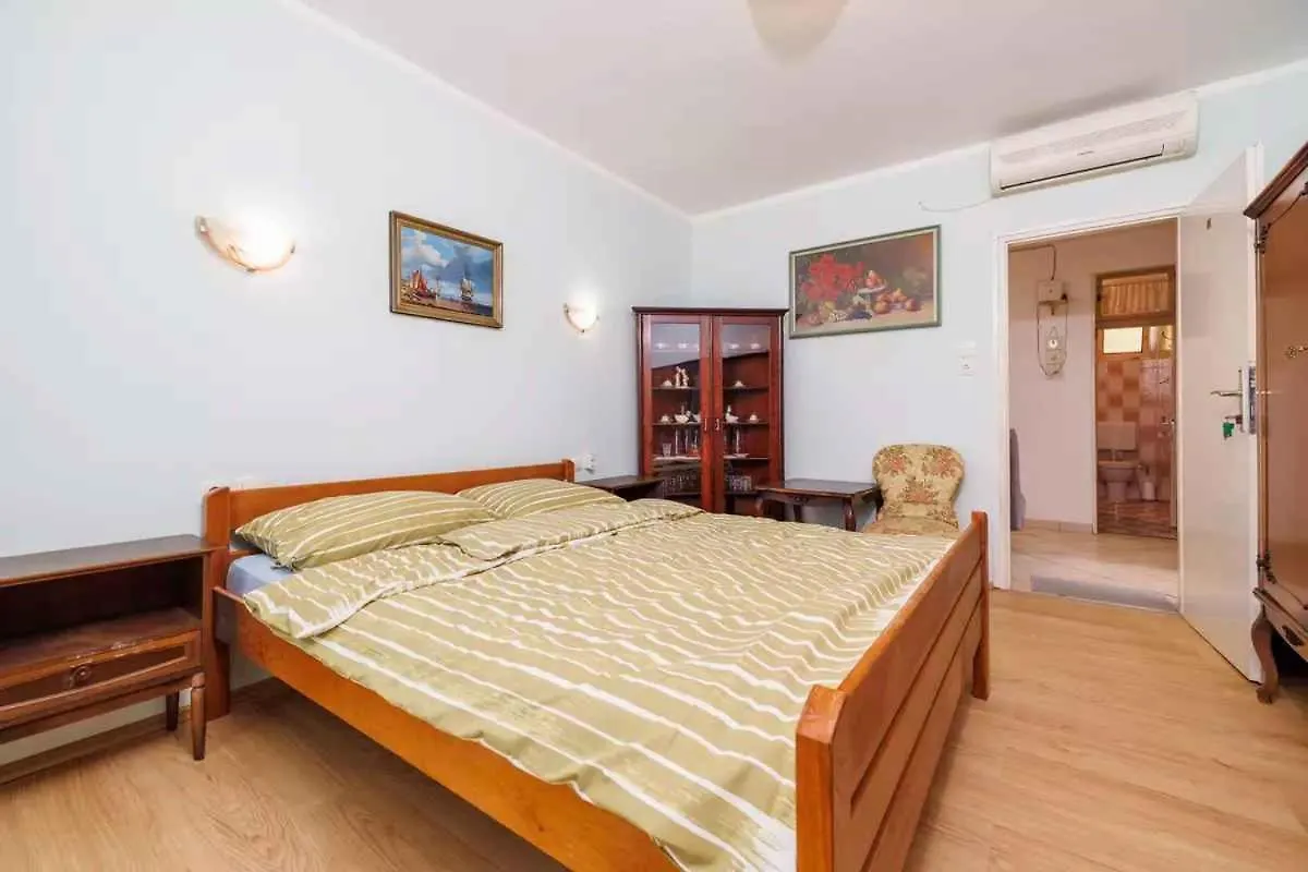 Apartment In Dramalj 51201
