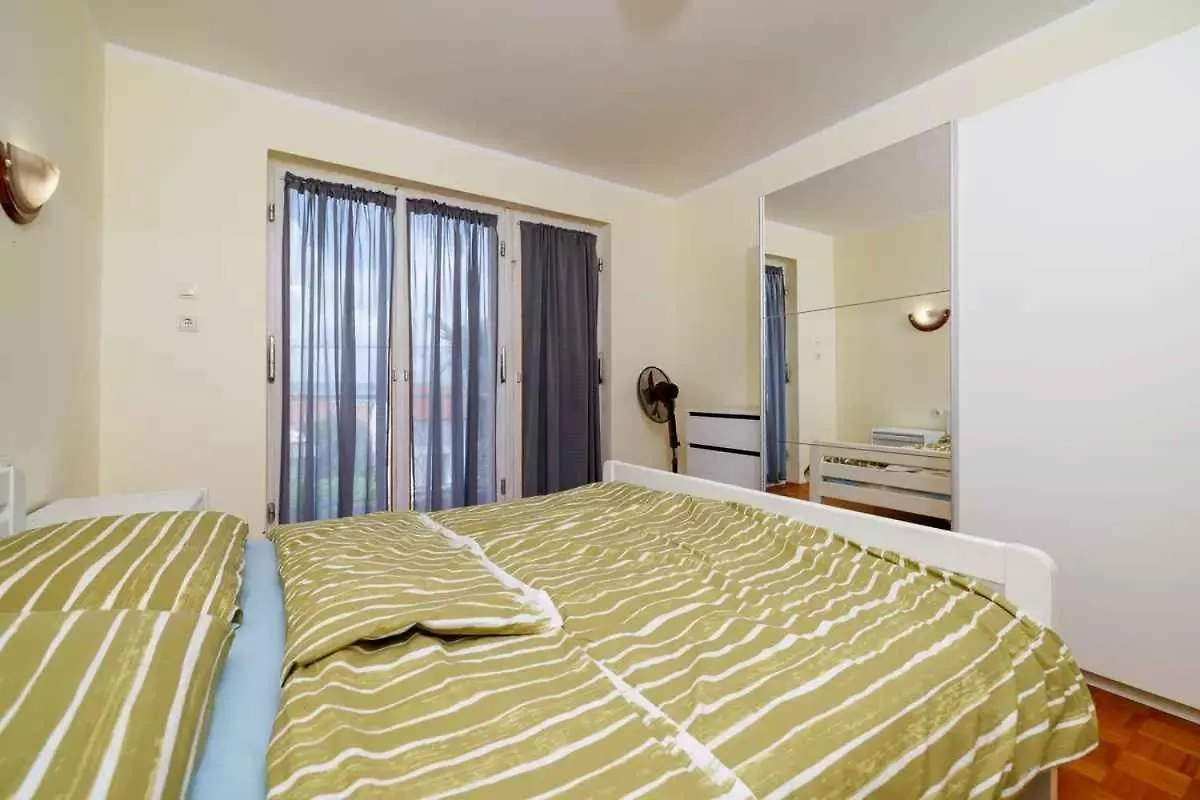 Apartment In Dramalj 51201