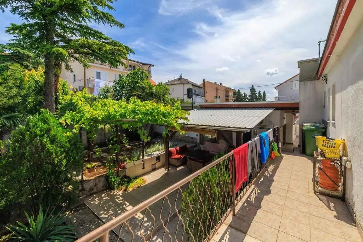 Apartment In Dramalj 51201